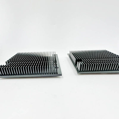 ชิ้นส่วนเครื่องจักรกลซีเอ็นซีความแม่นยำสูง Black Slotted Aluminium Power Amplifier ฮีทซิงค์