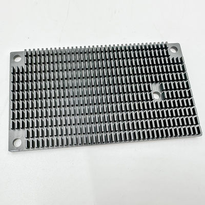 ชิ้นส่วนเครื่องจักรกลซีเอ็นซีความแม่นยำสูง Black Slotted Aluminium Power Amplifier ฮีทซิงค์